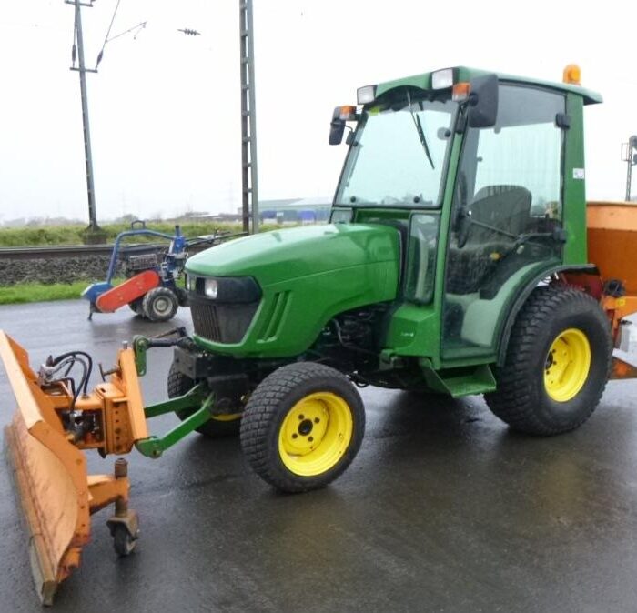 2011 John Deere 2720