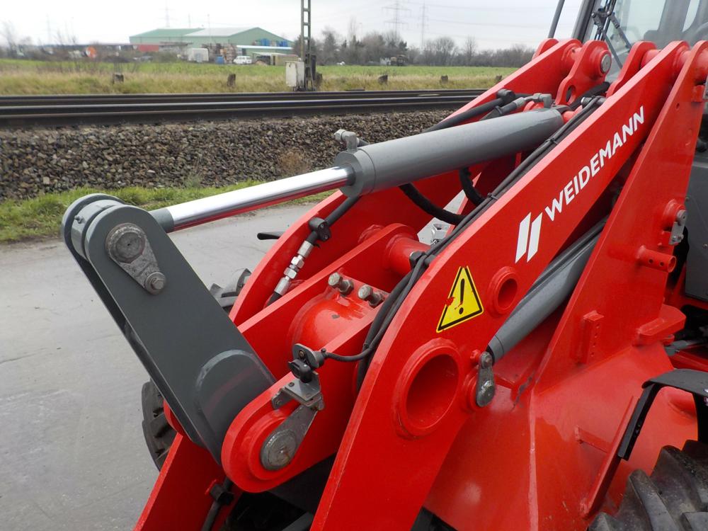 2009 Weidemann 3070CX - Image 4