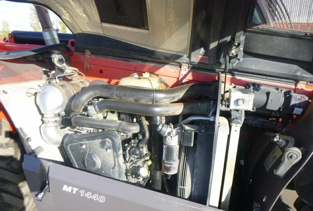 2016 Manitou MT1440 - Image 5