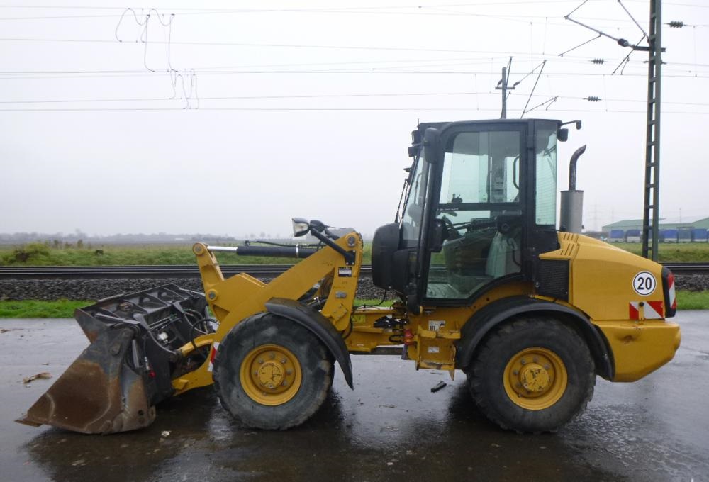 2010 CAT 907H - Image 3