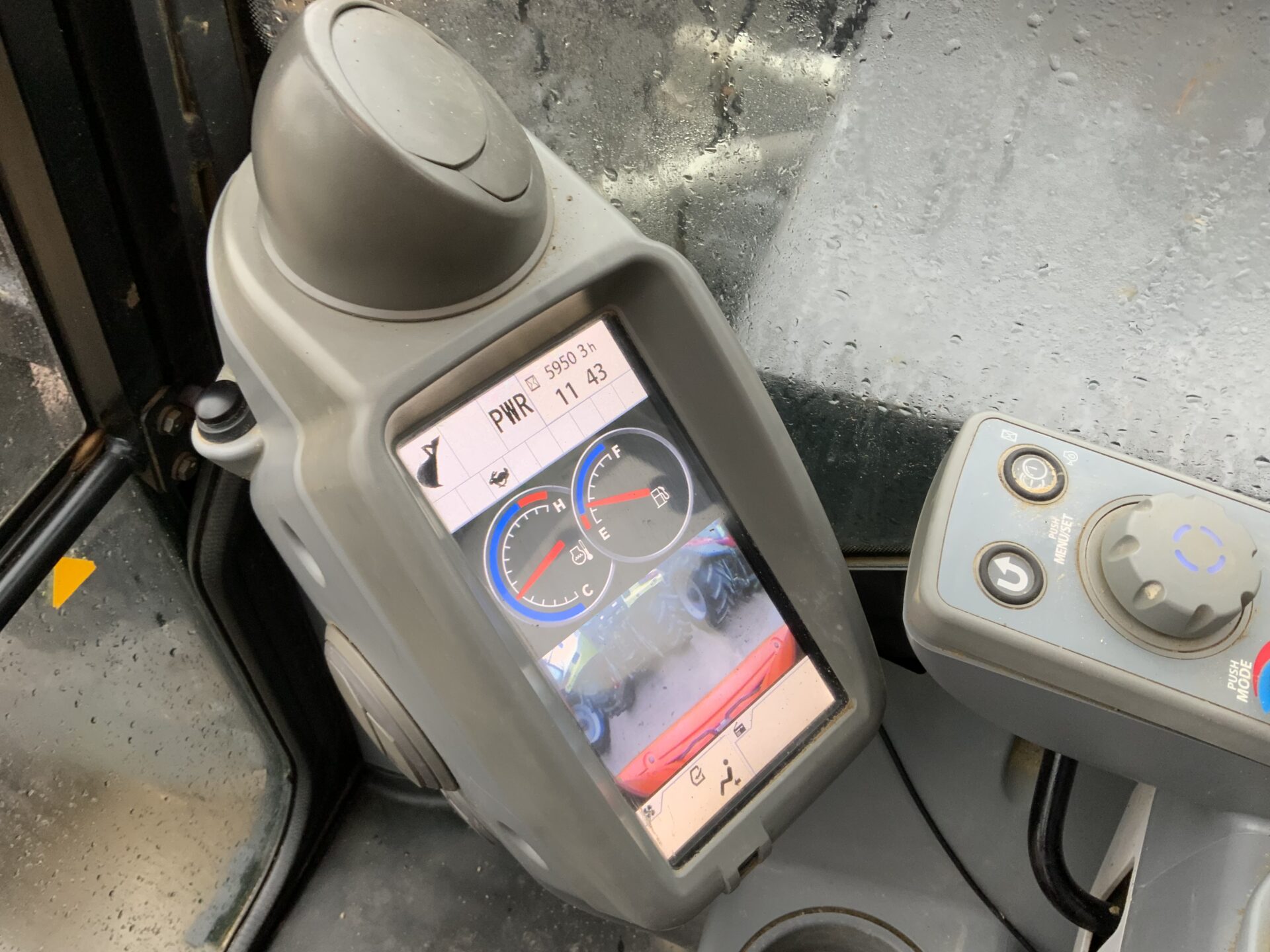 2016 Hitachi ZX85.USB-5A - Image 6