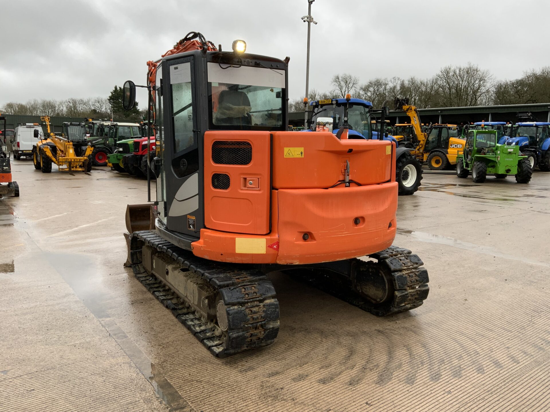 2016 Hitachi ZX85.USB-5A - Image 4