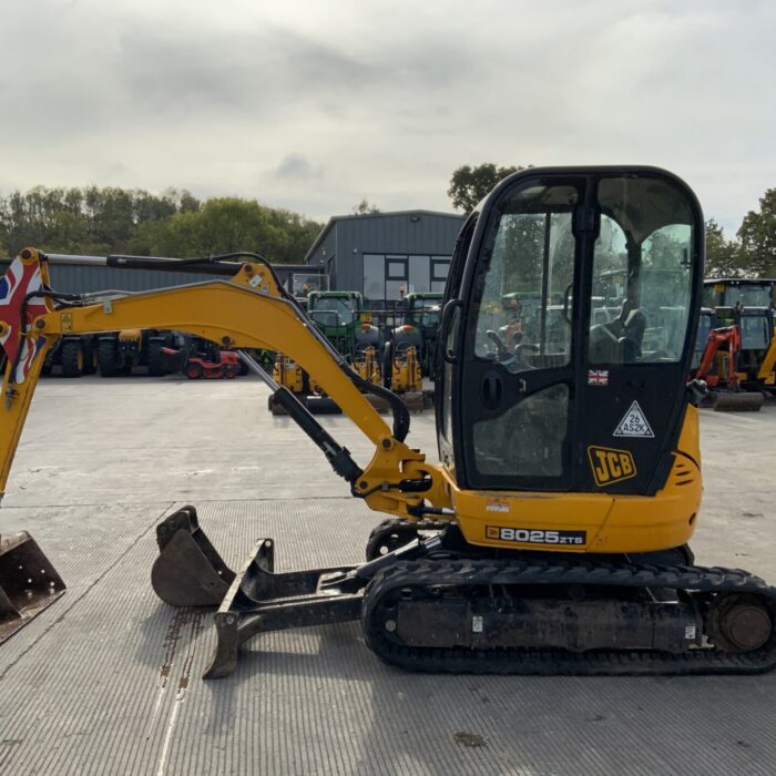 2017 JCB 8025 ZTS