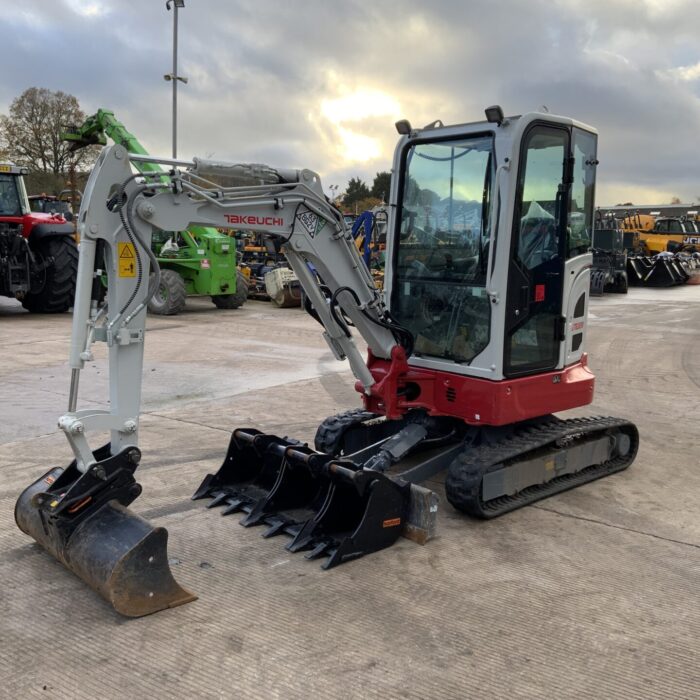2021 Takeuchi TB325R